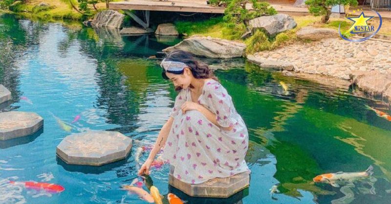 Hồ cá koi một góc nhỏ yên bình trong Fresh Garden Đà Lạt
