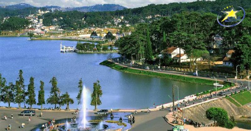 Hồ Xuân Hương một trong những điểm du lịch nổi tiếng tại trung tâm thành phố